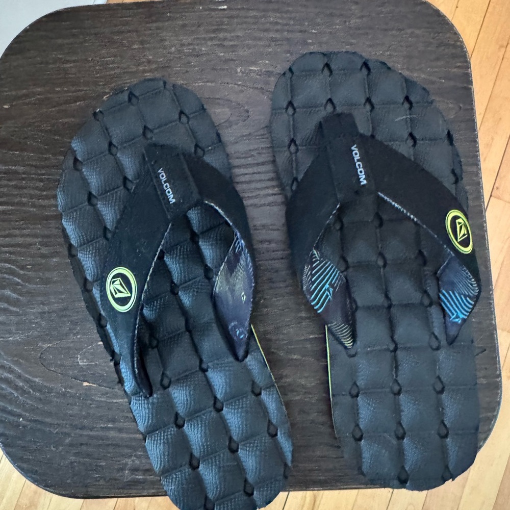 Volcom Textured Black Sandals